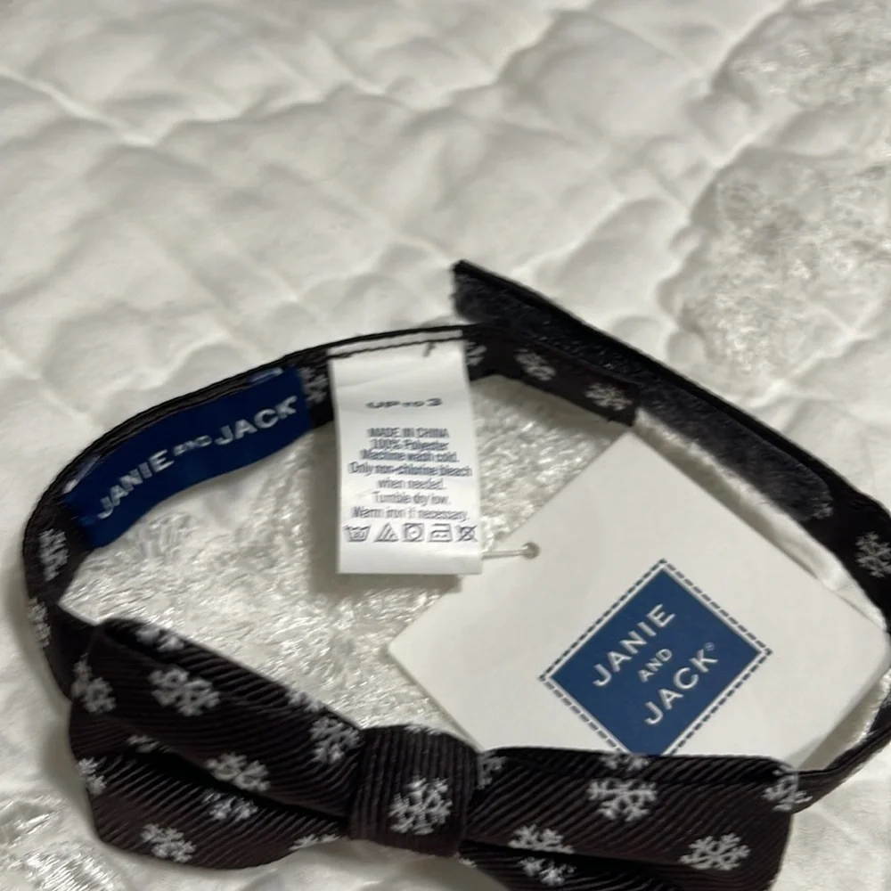 JANIE and Jack snowflake bow tie - Picture 3 of 3